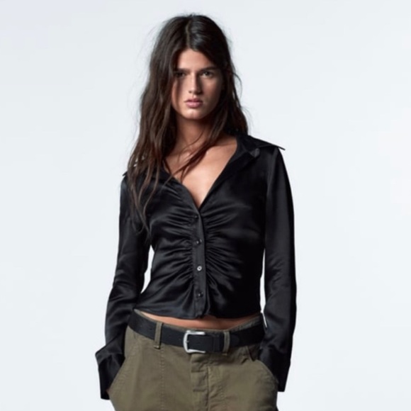 Zara Ruched Button Top - Picture 3 of 4